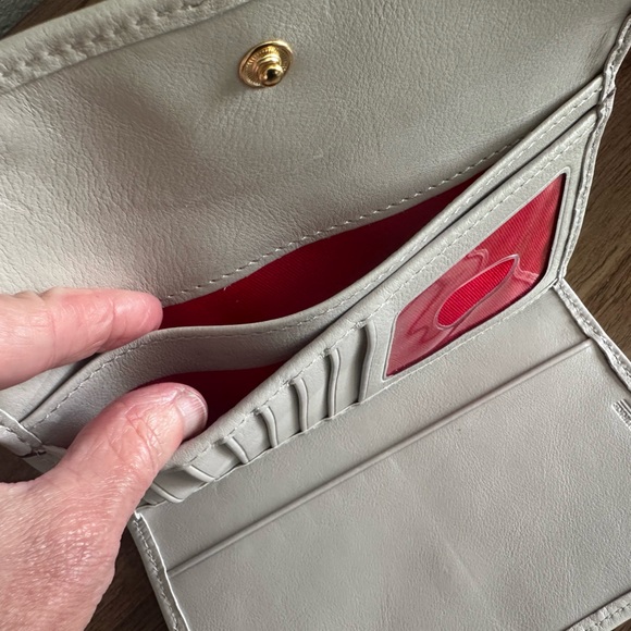 NWT - Dooney & Bourke ECRU Florentine Leather Continental Clutch - Picture 5 of 13